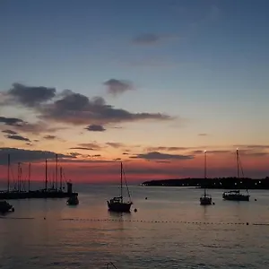 Lara Deluxe Superior 5 Star Apartment, Your Piece Of Heaven By The Sea & Park Novigrad Istria